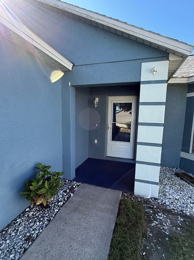Building Photo - 3/2 Spacious Saint Cloud Home with fenced ...