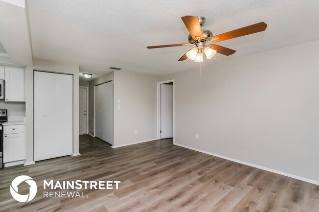 Foto del edificio - 706 Jacaranda Dr