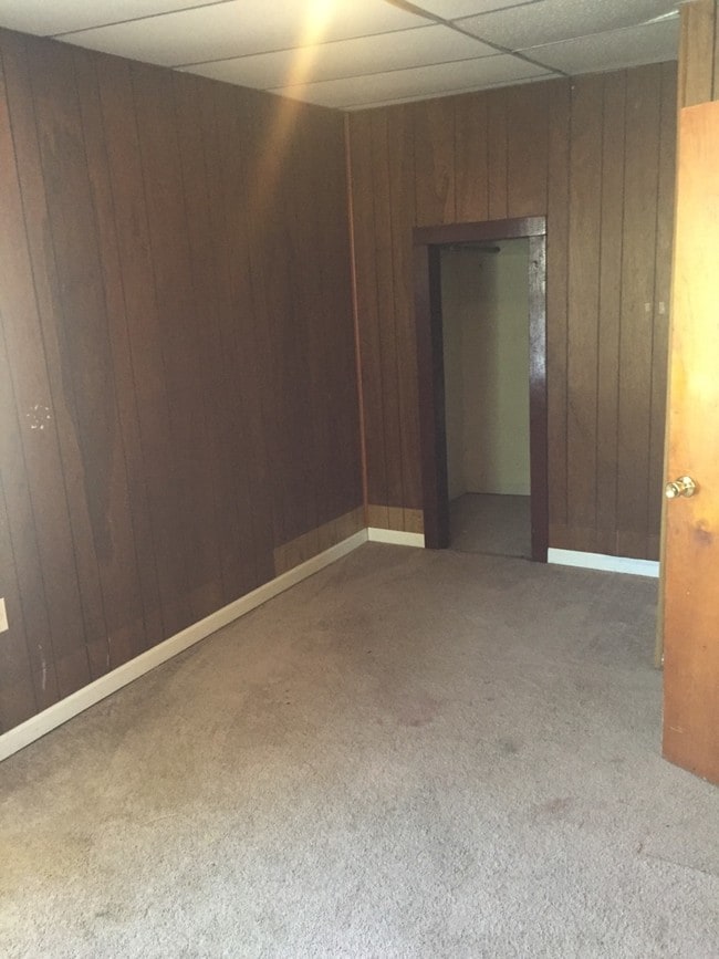 Building Photo - 301 S Elm St