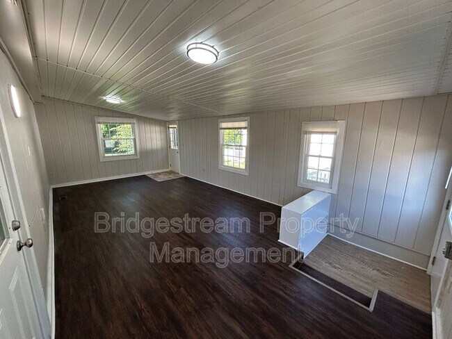 Foto del edificio - 215 N Walnut St
