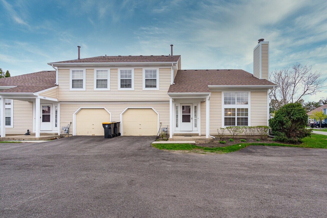 187 Hazelnut Dr, Streamwood, IL 60107 House for Rent in Streamwood