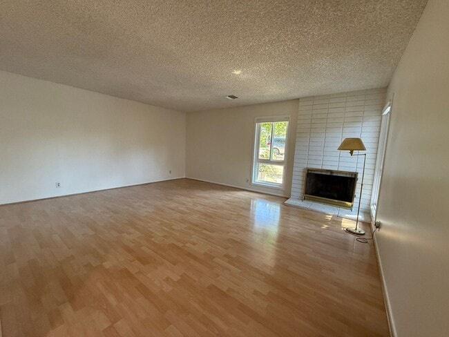 Building Photo - 9235 Creemore Dr