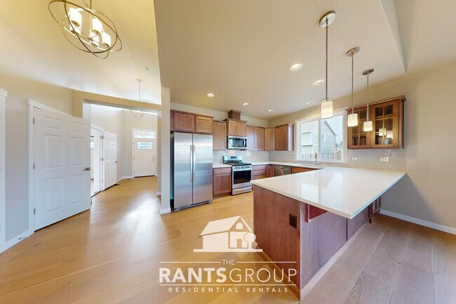 Foto del edificio - Newer Rambler in Hawks Prairie! Easy JBLM Commute!