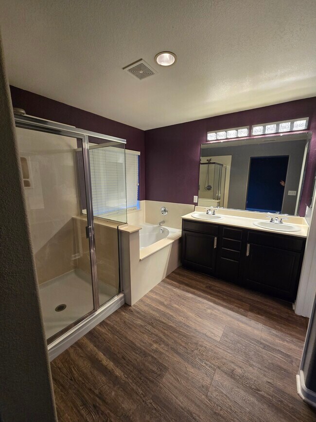 Foto del edificio - 2761 Whitney Dr