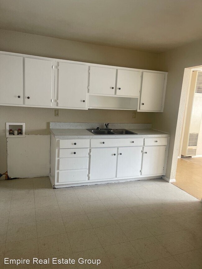 Building Photo - 3 br, 1 bath House - 1200 N Llano