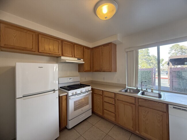 Foto del edificio - 6211 Meadow Haven Ln