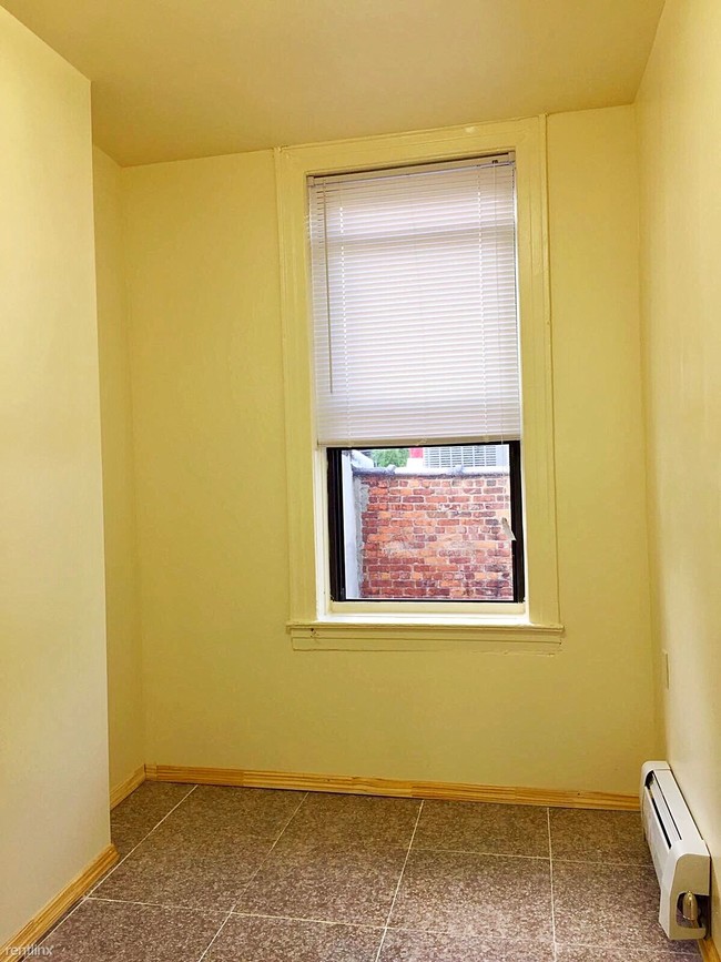 Building Photo - 5315 Roosevelt Ave
