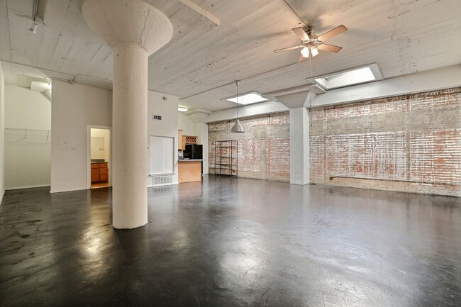 Building Photo - Elm Street Lofts