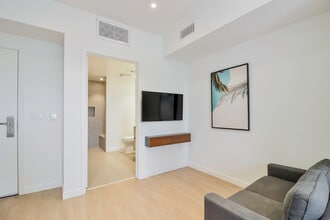 Building Photo - Concourse