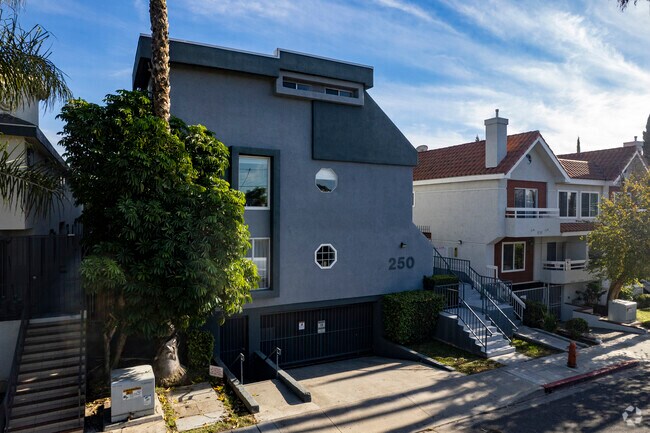 Building Photo - 250 W Spazier Ave