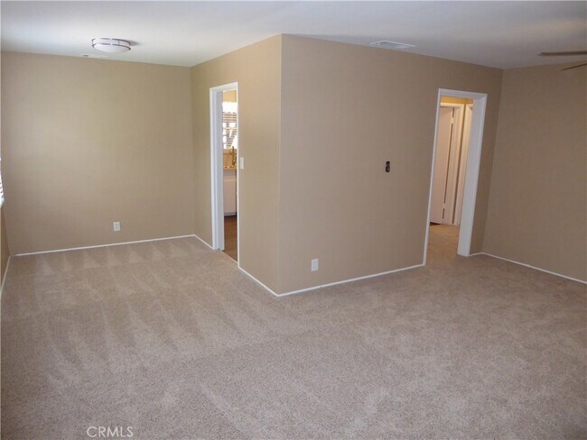 Building Photo - 6735 Yellowstone Dr