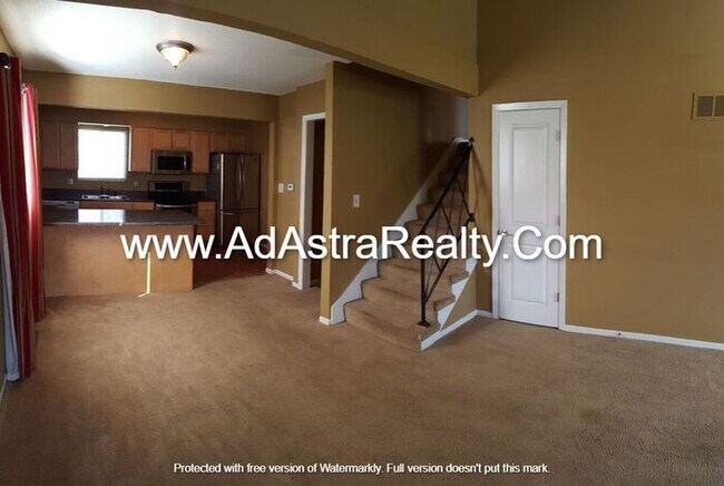 Foto del edificio - Beautiful Remodeled South KCMO Townhome-Available NOW!!