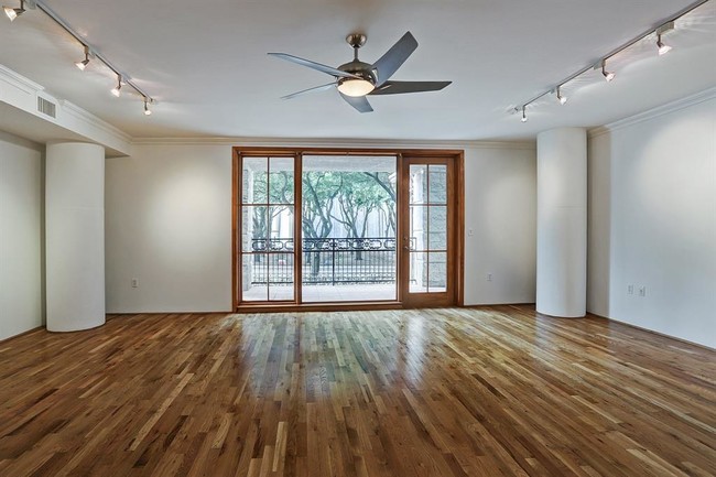 Building Photo - 3030 Post Oak Blvd
