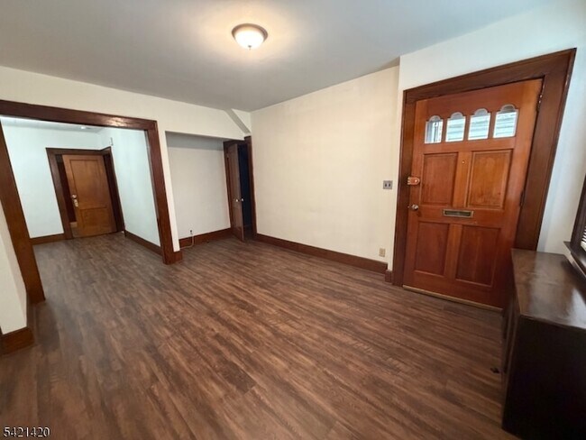 Foto del edificio - 99 Cedar Ave