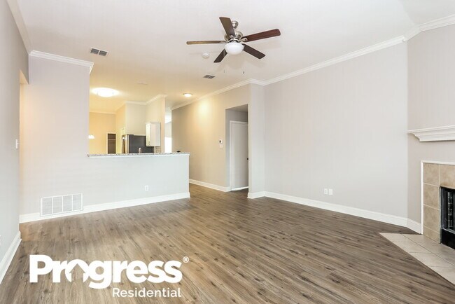 Foto del edificio - 727 Rock Springs Dr
