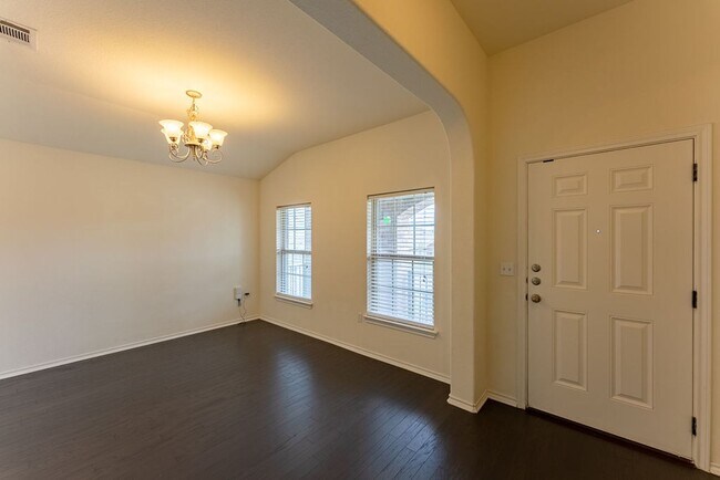 Foto del edificio - Beautiful Brick 3bed/2ba Home With High End Finishes & Must See Kitchen in NE Austin!