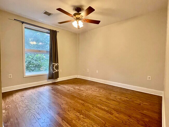 Foto del edificio - 1331 Grand St