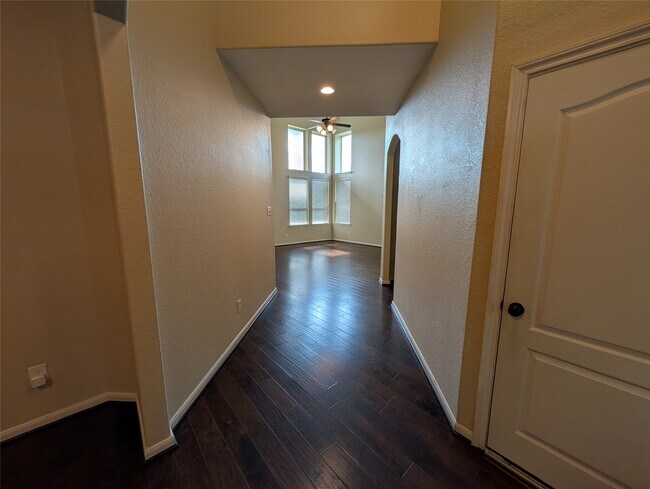 Building Photo - 6614 Hunters Creek Ln