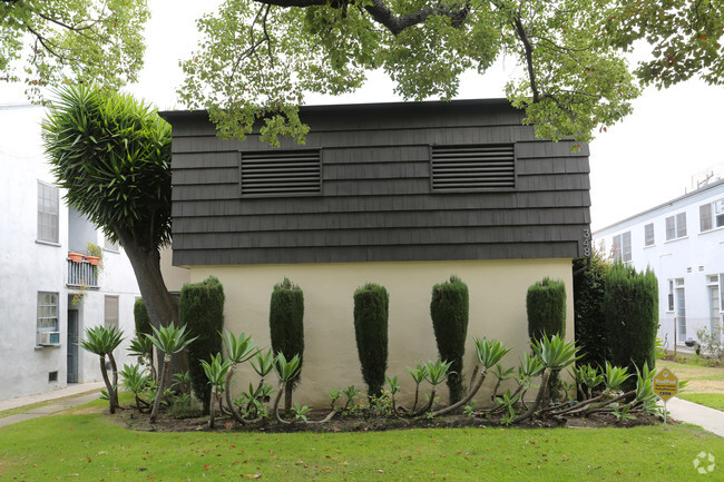 Foto del edificio - 348 N Maple Dr