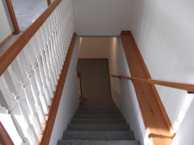 Building Photo - 2035 N Palisades Dr