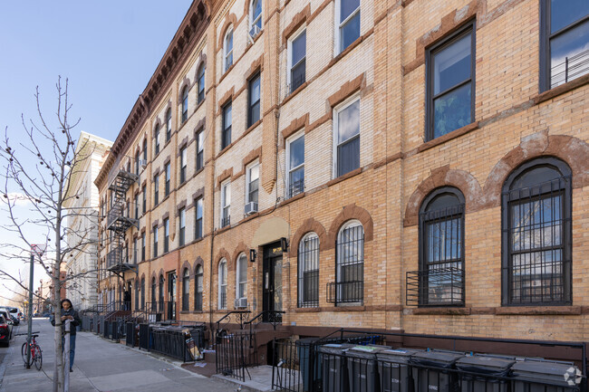Foto del edificio - 790 Madison St
