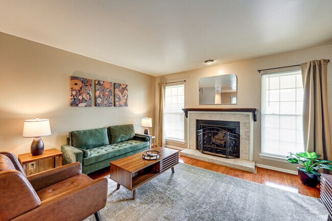 Foto del edificio - 8702 Village Dr