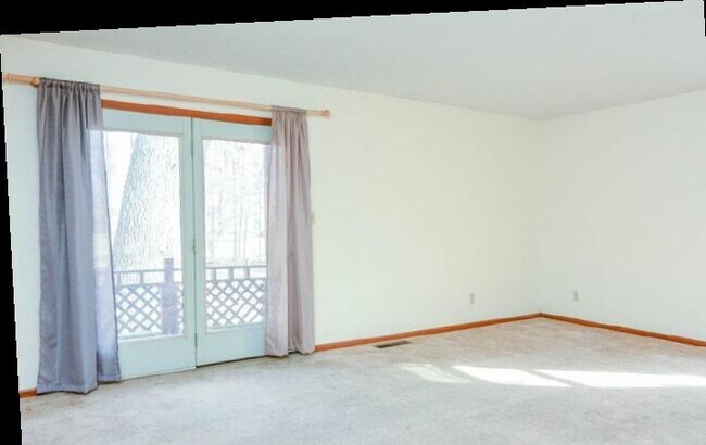 Building Photo - 526 Oak Glen