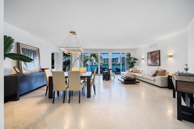 Foto del edificio - 7000 Island Blvd
