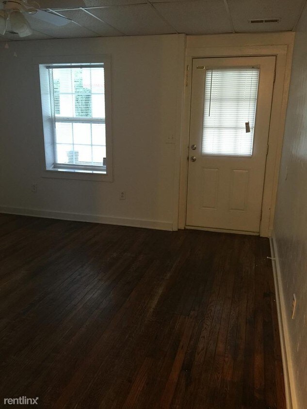 Building Photo - 121 Riverbend Dr