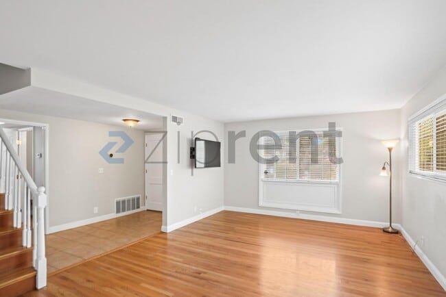 Building Photo - Unit