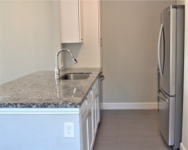 Foto del edificio - 308 E 31st St