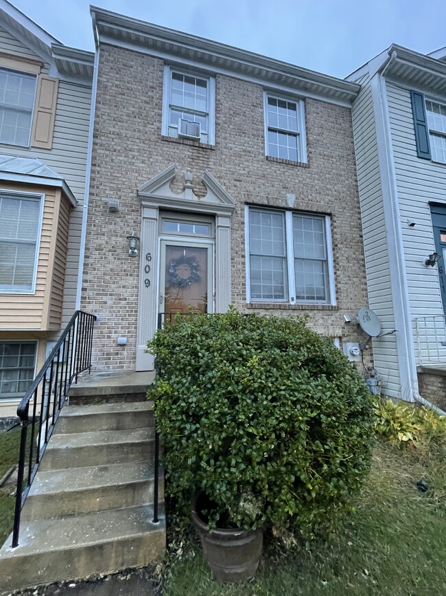 Building Photo - 609 Corsica Ave