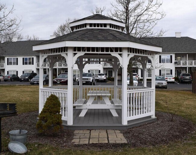 Building Photo - 651 Milcrest Dr