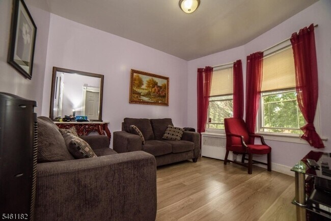 Foto del edificio - 712 E 27th St