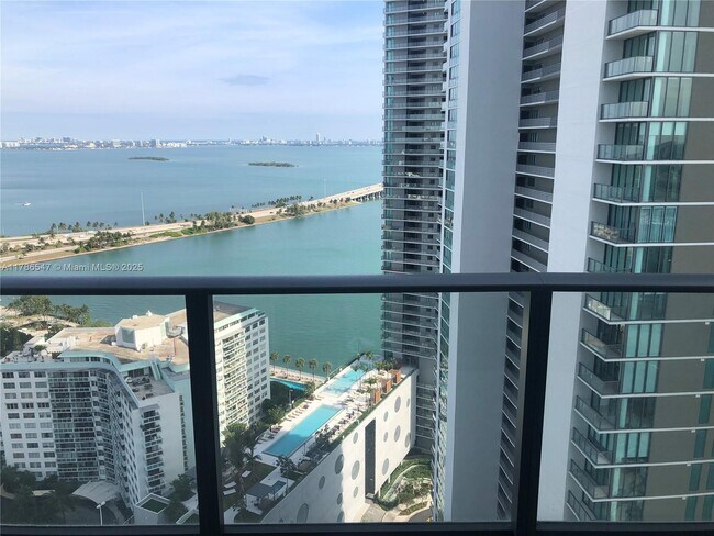 Foto del edificio - 501 NE 31st St