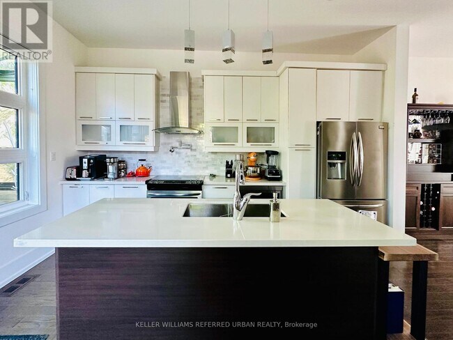 Building Photo - 201 Woodmount Ave