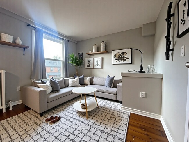 Building Photo - Central 2 Bed with ensuite laundry!
