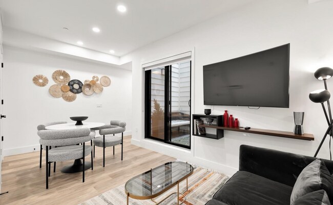 Foto del edificio - 3817 14th St NW