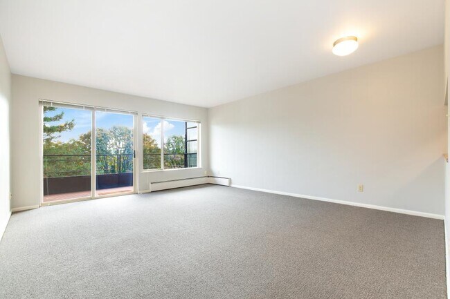 Building Photo - MT Apartments - 1 bedroom