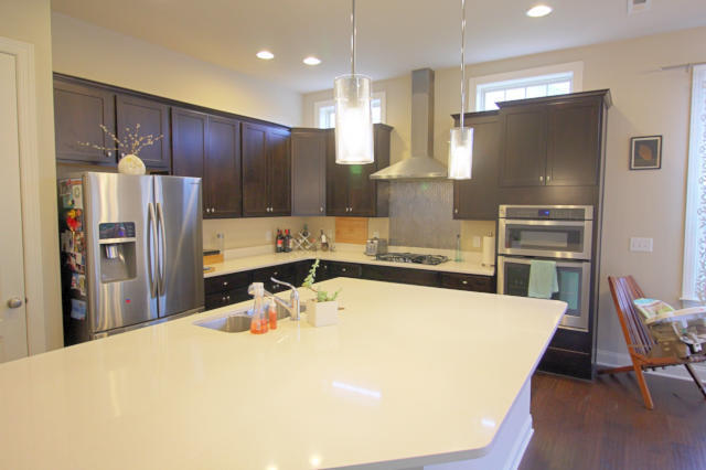 Building Photo - Beautiful 3 Bedroom, 3 Bath Home in The Hi...