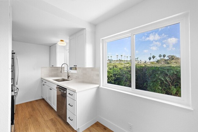 Building Photo - 213 Avenida Lobeiro