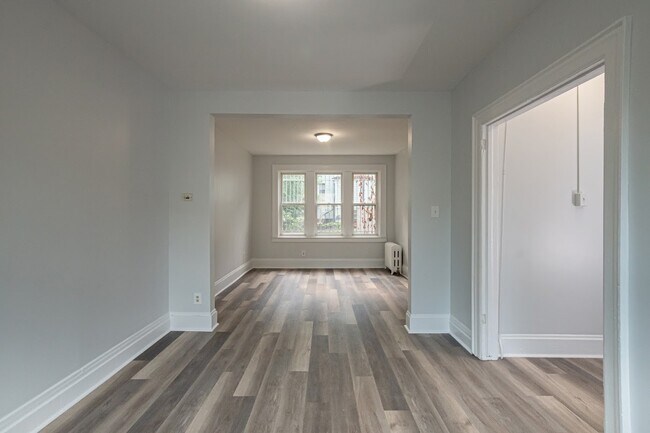 Building Photo - 727 S 13th St