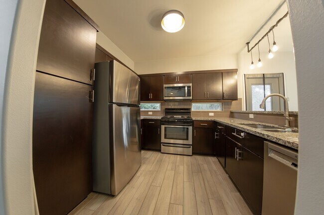 Building Photo - 1039 Hillstar St