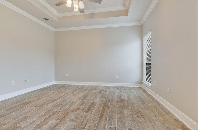 Building Photo - 41018 Villa Ct S