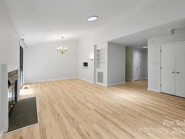 Foto del edificio - 71 Hollybrook Dr