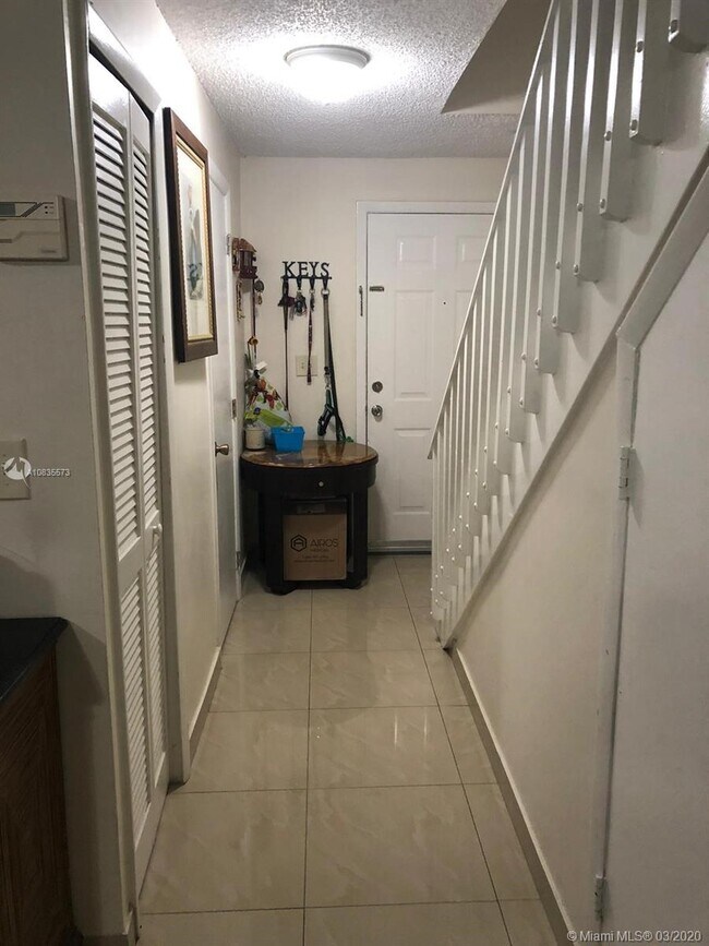 Foto del edificio - 8069 NW 8th St