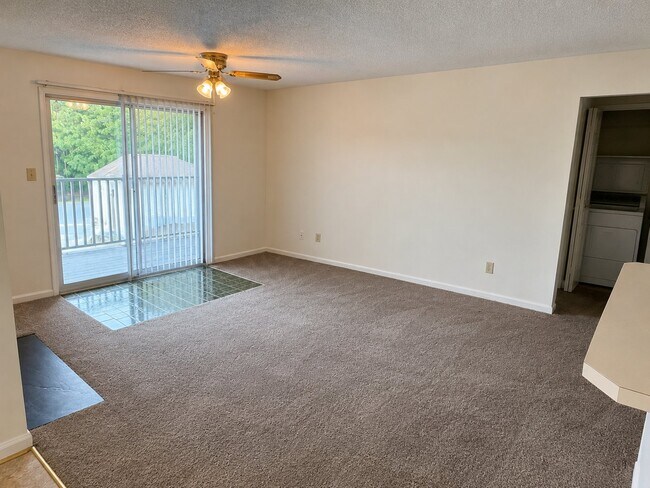 Foto del edificio - 541 Pineland Cir