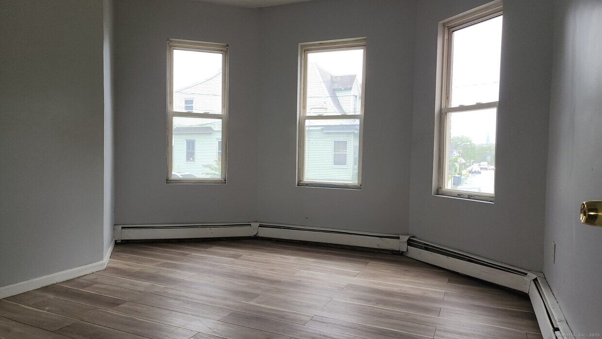 Foto del edificio - 90 Chadwick Ave