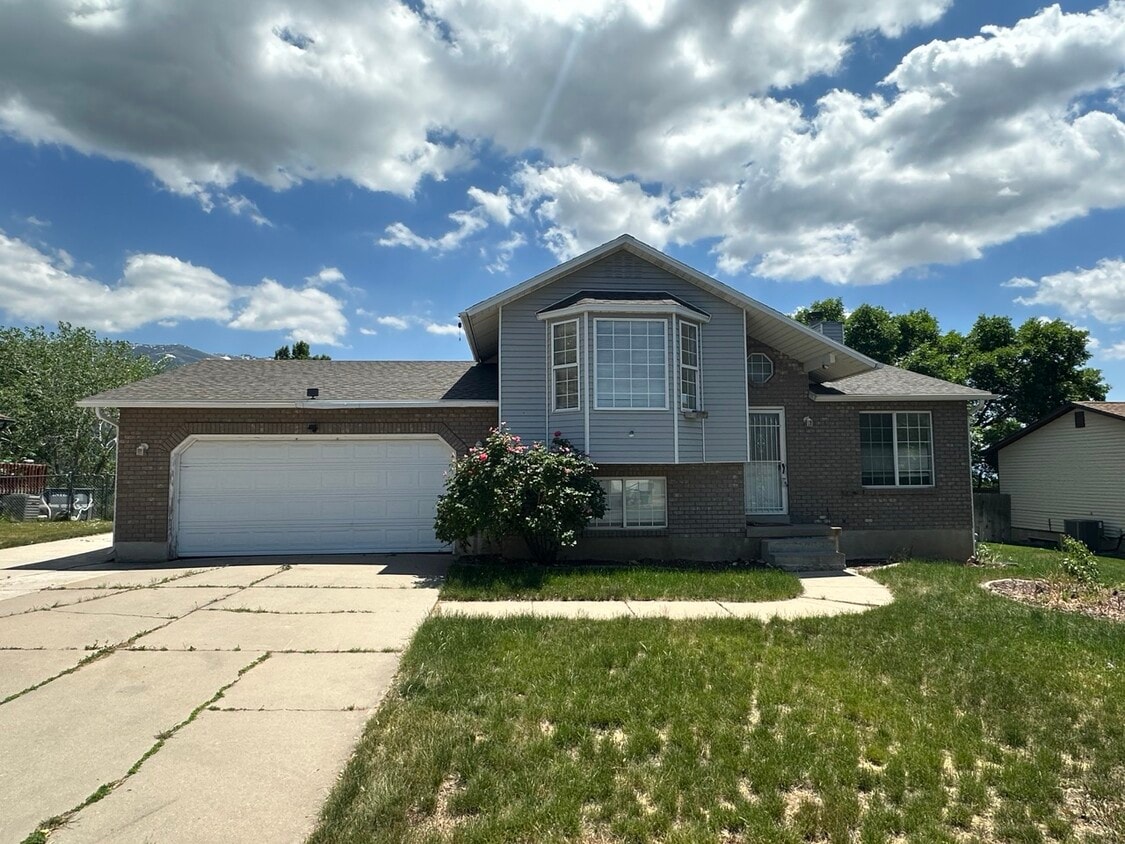 Primary Photo - 1034 3350 N