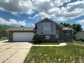 Building Photo - 1034 3350 N